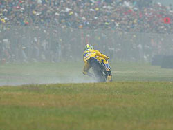 Biaggi seul sous la pluie...