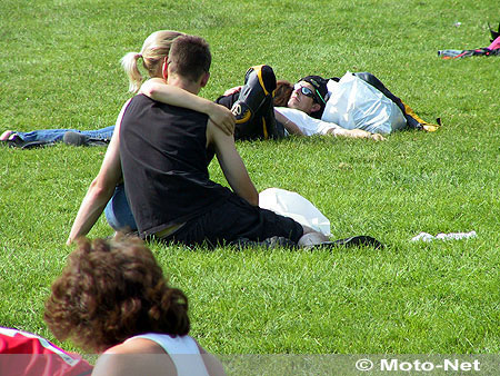 Un côté Woodstock sur les pelouses du lord Montagu