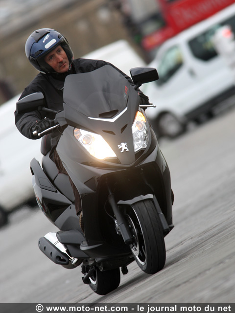 Essai nouveau scooter Peugeot Satelis RS 250 et 500 : Peugeot lâche les fauves avec les scooters Satelis RS : Résolument Sport !