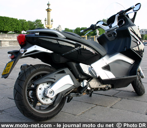 Essai Gilera GP 800 : La Ferrari des scooters ?