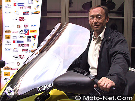 Dominique Sarron prendra finalement le départ du Moto Tour 2004 au guidon d'un scooter Yamaha 500 T Max
