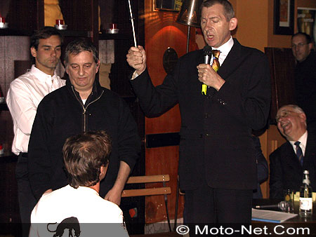 Serges Nuques, deuxième l'an dernier, prendra le départ du Moto Tour 2004 en tant que Chevalier du Groland !