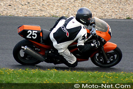 Le Team Moto-Net à Carole pour la deuxième manche du Challenge des Monos