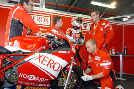Les manches Superbike et Supersport de Magny-Cours 2005 sur Moto-Net