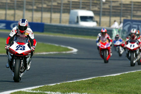 Les manches Superbike et Supersport de Magny-Cours 2005 sur Moto-Net