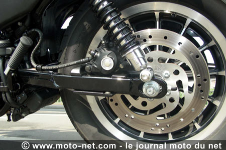 Harley-Davidson XL 883R Sportster : Différente et fière de l'être !