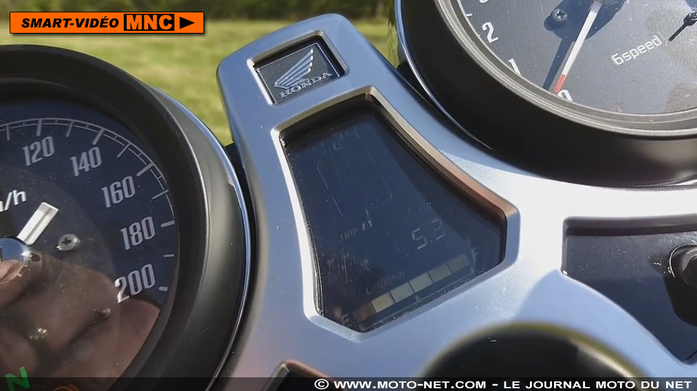 Duel BMW R nine T Pure Vs Honda CB 1100 RS : instrumentations et aspects pratiques